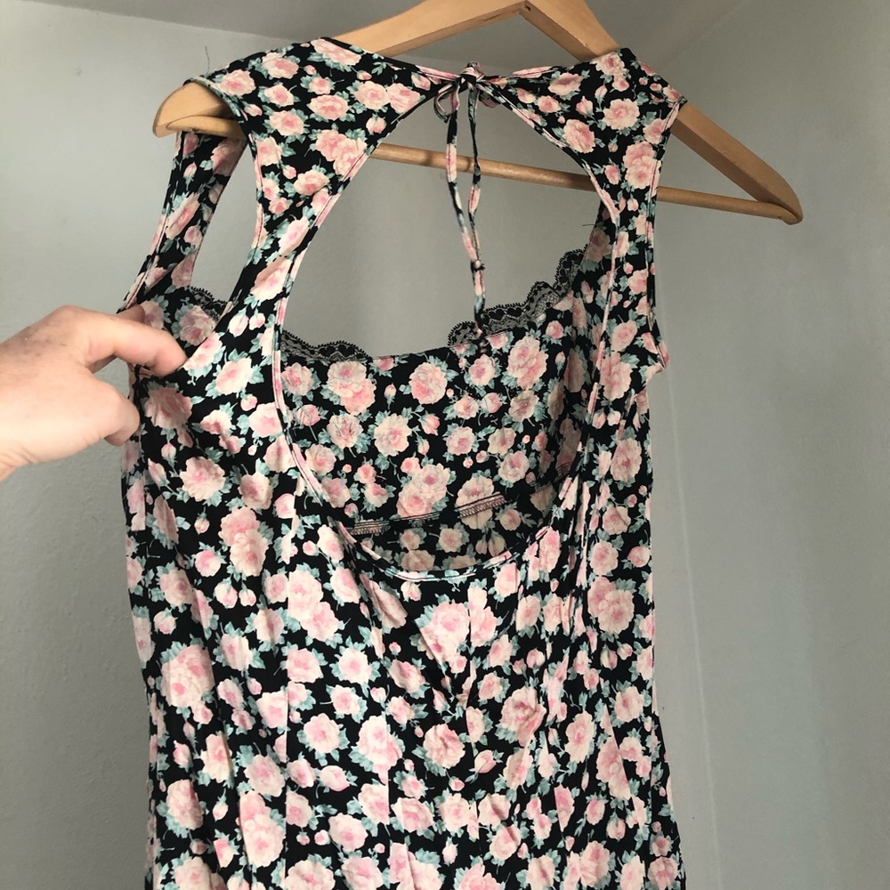 Silk open-back dress with roses and beadwork